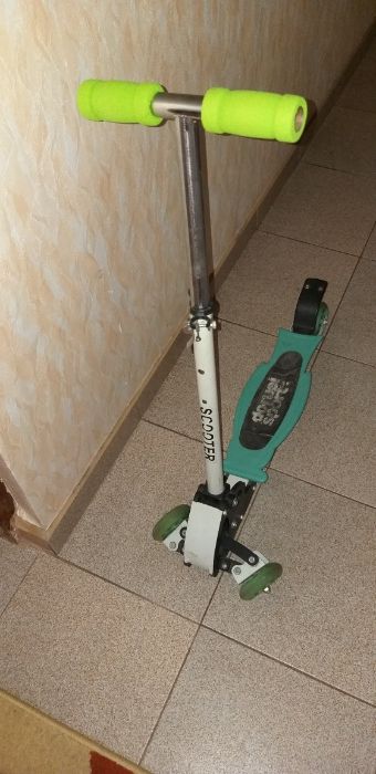 Тротинетка зелена