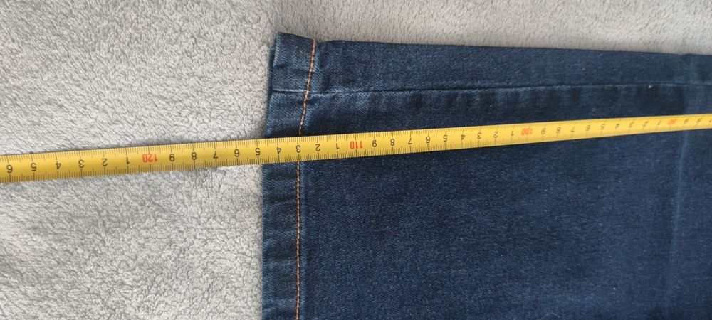 Vând blugi noi mărimea 60