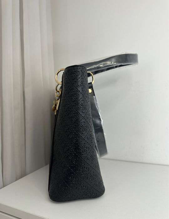 Geantă neagră Guess