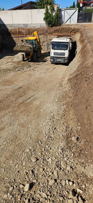 Inchiriez buldoexcavator  JCB 3CX model nou 2020, cu Picon Silented.