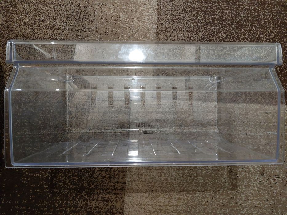 Чекмеджета, стъкло и рафт за бутилки за комбиниран хладилник Electrolu