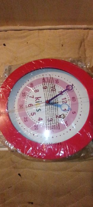 Vând sau schimb ceasuri de perete