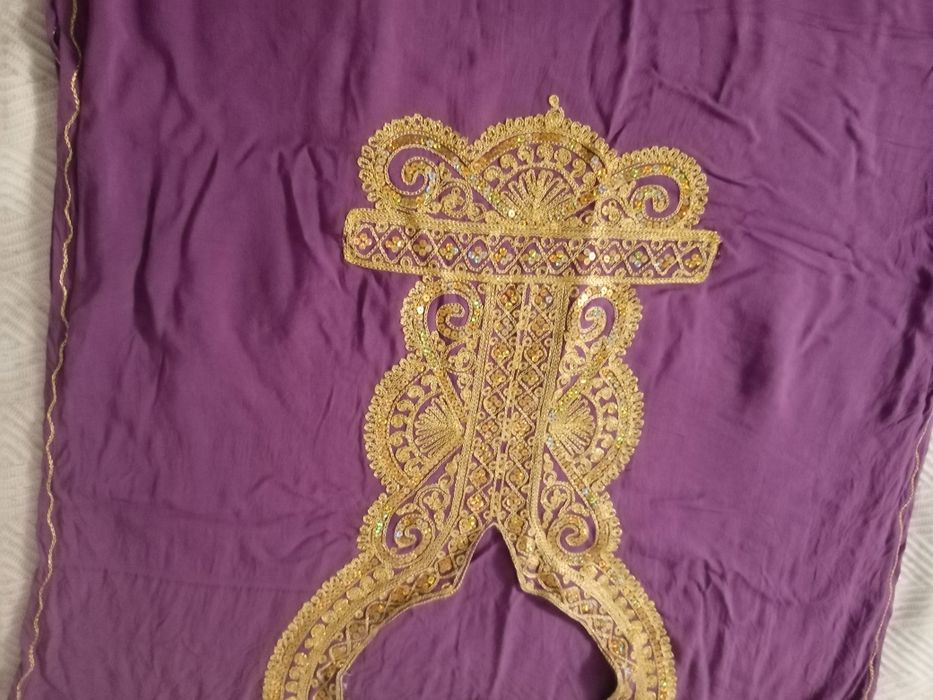 Лилава рокля с пайети