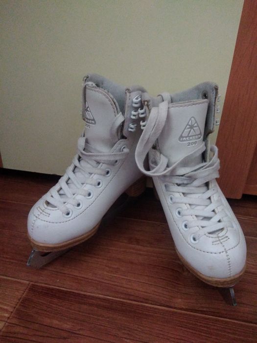 Профессиональные коньки Jackson