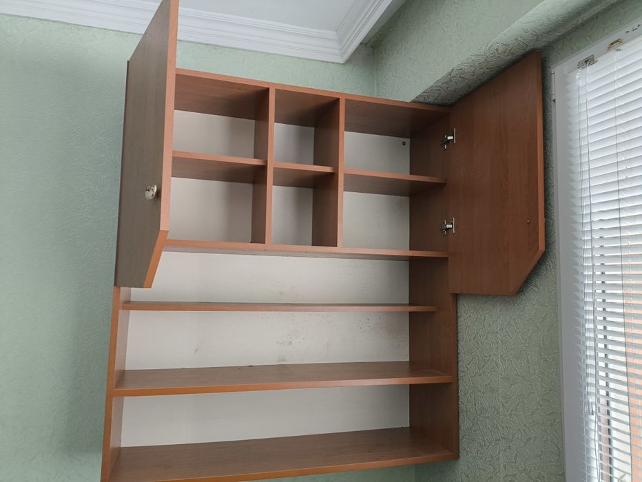 Шкаф за стена, надстройка за бюро