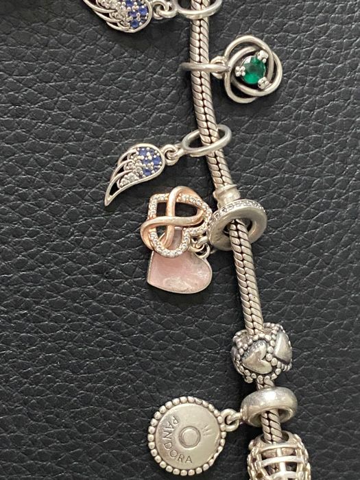 Гривна Pandora с талисмани