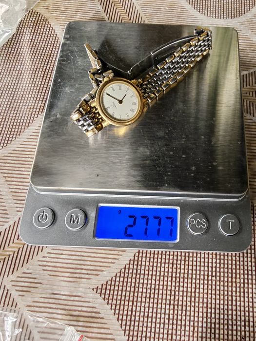 Продавам позлатен дамски часовник Omega