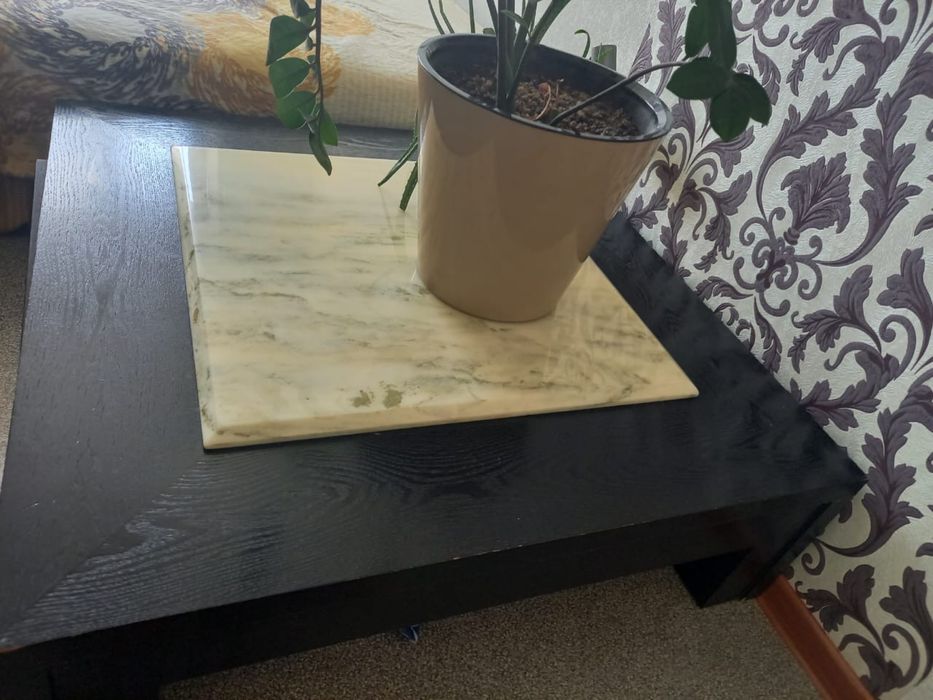 Продам стол с мрамором