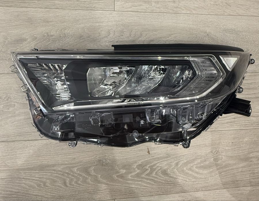 Фара на Toyota Rav-4 (A5/h5) предпоследний кузов