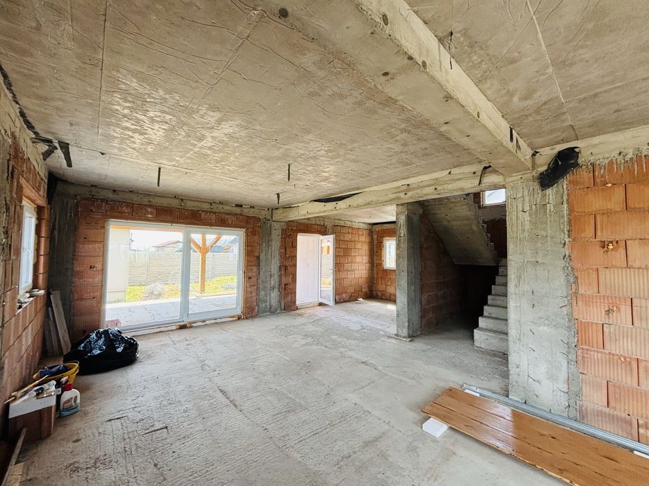 Casa individuala la gri de vanzare