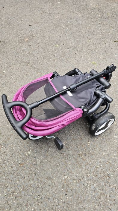 Tricicleta pentru copii Coccolle Spectra Magenta ultrapliabila, cu scaun reversibil cu pozitie de somn de la 1 an si roti din cauciuc