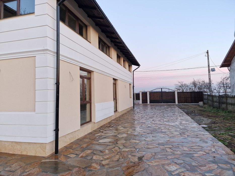 Vând/schimb/închiriez casa noua  tip duplex