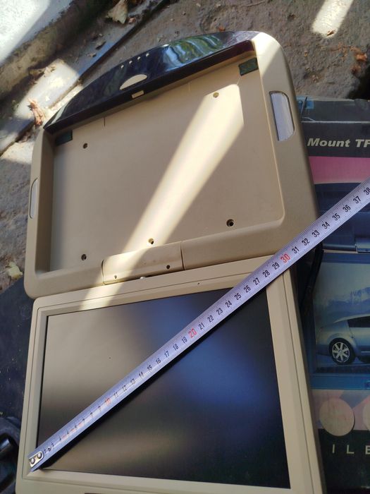 Монитор для автомобиля