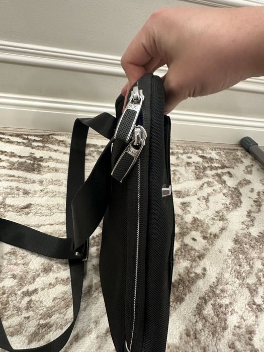 Продается сумка месенджер Tumi