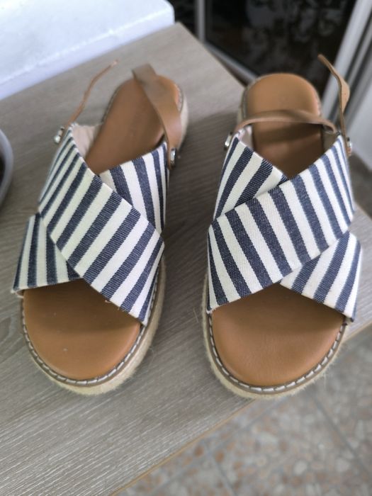 Vând sandale,mărimea 37