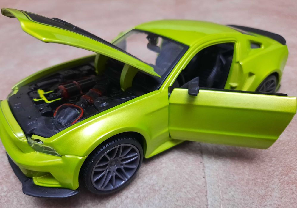 Машинка модель коллекционная