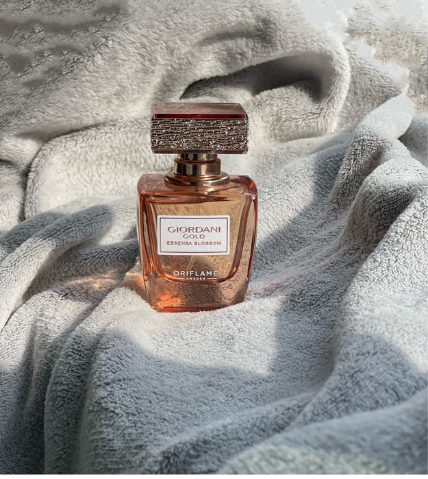 Парфюм Giordani Gold Essenza Blossom