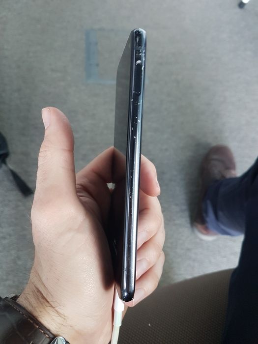 Продавам Samsung s10e