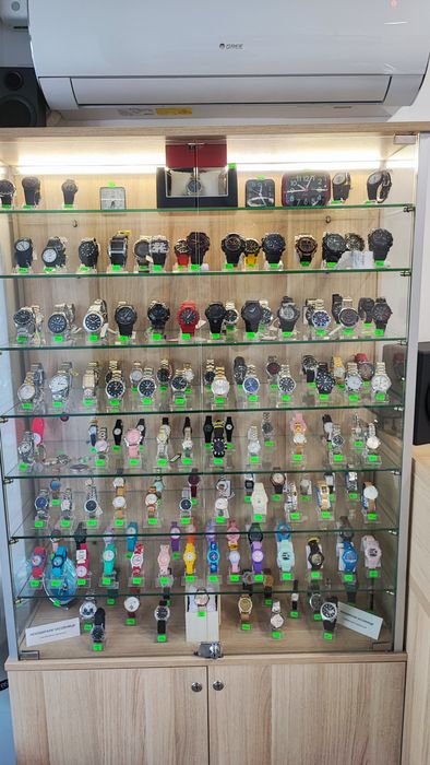 Владислав Ангелов 
                 ЧАСОВНИКАР