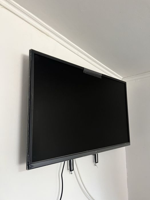 Vand televizor  marca NEI