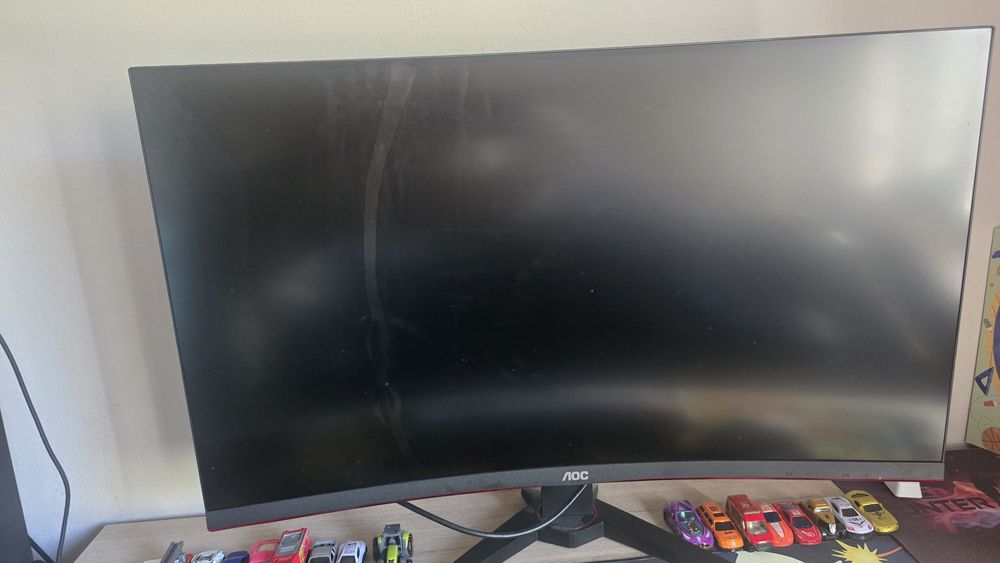 Monitor gaming curbat pentru piese, aproape nou