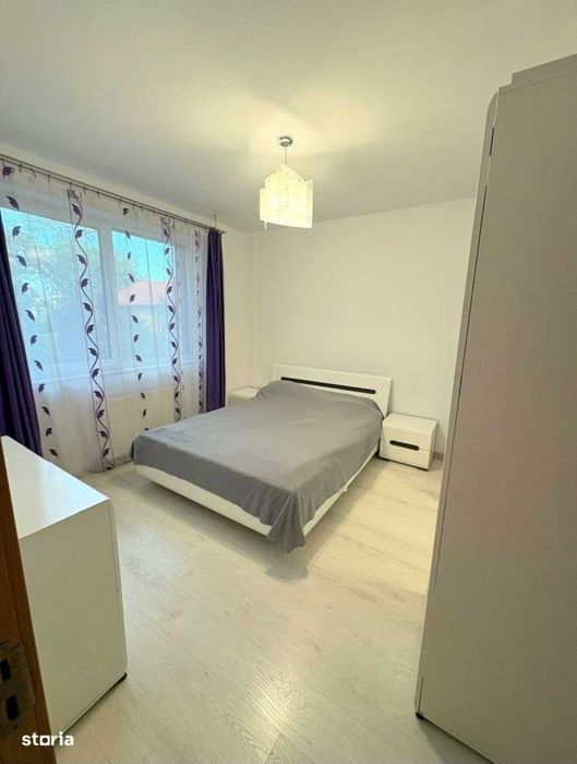 Privat, inchiriez 2 camere 58 mp, balcon, cu sau fără garaj in centru