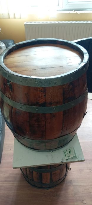 Ретро мини бар изработен дъбова Бъчва. Подходящ. За неповторим подарък  за любилей./ЧРД/имен ден подходящо същото така за Бърбекюта и навеси