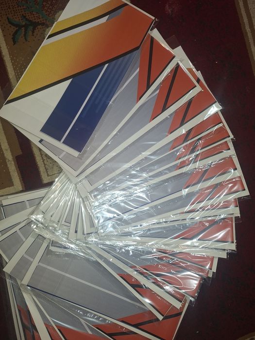 Avto nakleyka damas, va bowqa turdagi nakleykalar.