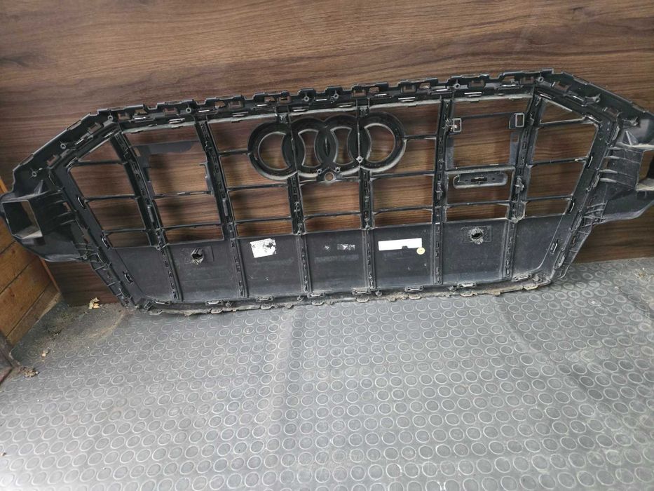 Продаваме оригинална решетка за Audi SQ7 2020г
