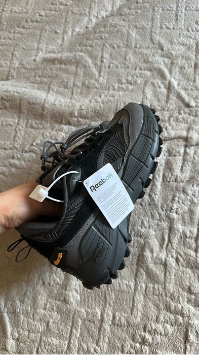 Продам кроссовки REEBOK новые