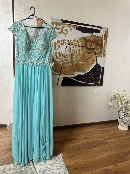 Продается вечернее платье новое. Размер 46