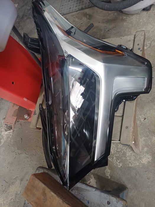 Фар ляв  Тойота Тундра