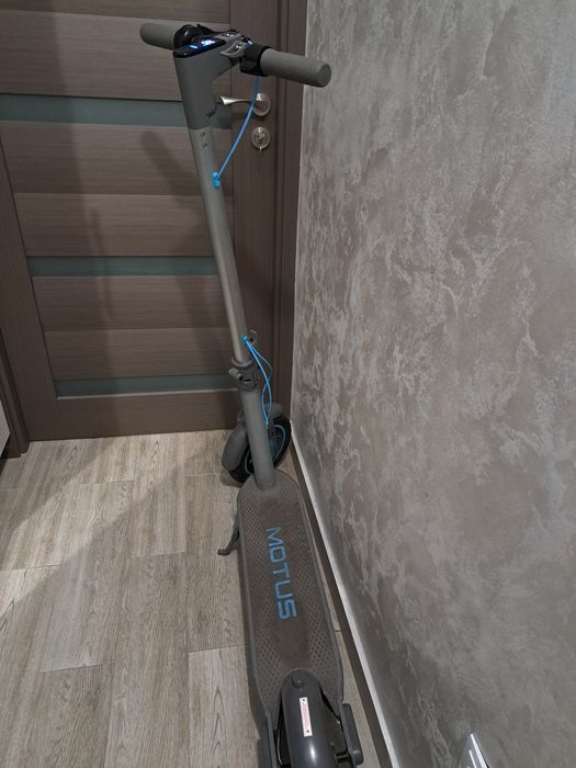 Trotinetă electrică Motus 35 km/h , autonomie 65 km