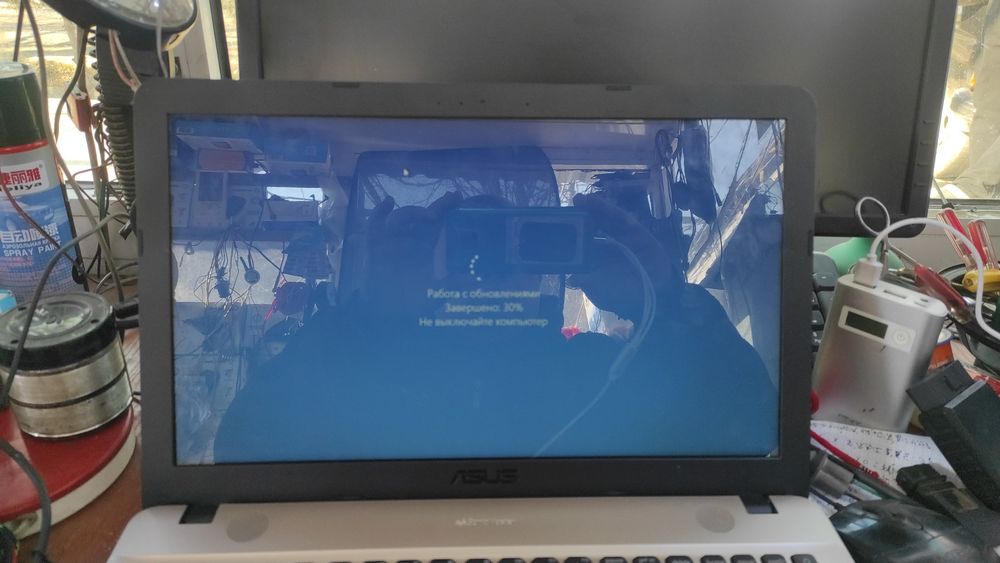 Noutbook 1.60 gr 18 dyum batary 3-4 soat