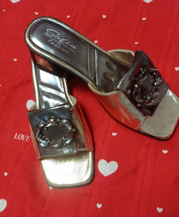 Oyoq kiyim yangi kiyilmagan