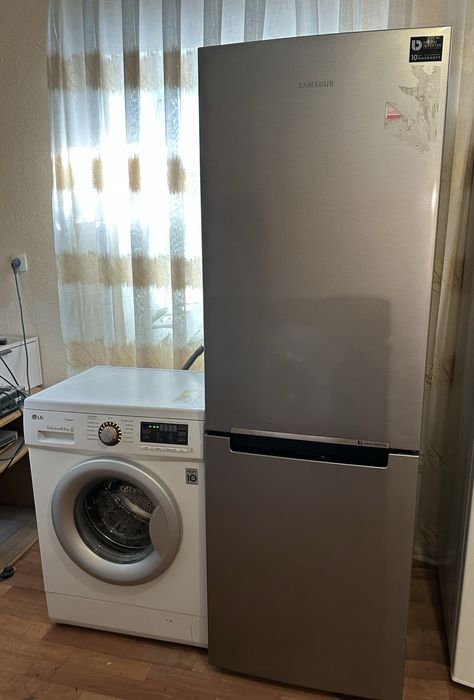 Холодильник Samsung