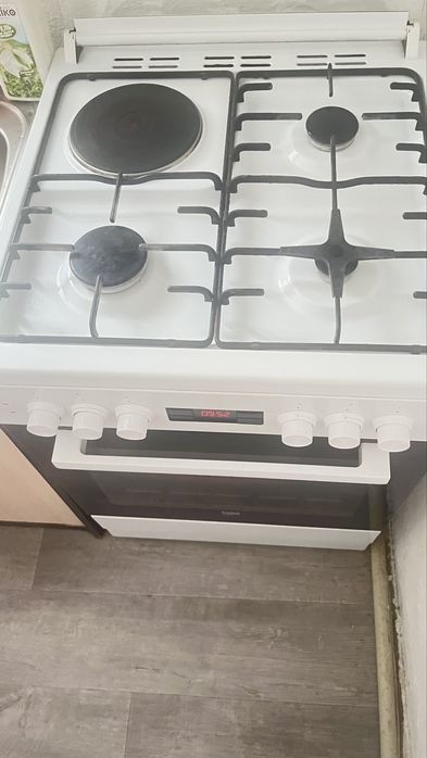Продам газовую плиту Beco