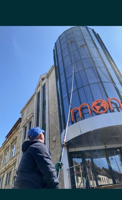 Vand domeniu + site servicii de spalat panouri fotovoltaaice solare pe