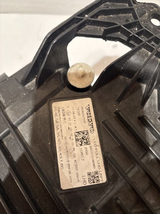 Ляв фар Volvo XC60 17г-2026