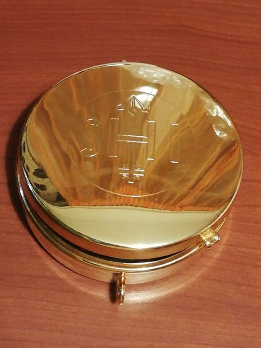 Католическа кутия за причастие