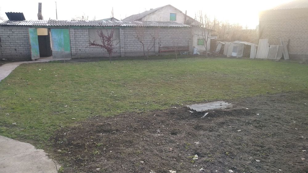 Ховли сотилади Ким Пен Хвада