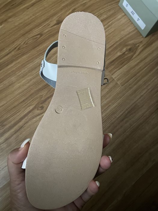 Sandale noi din piele