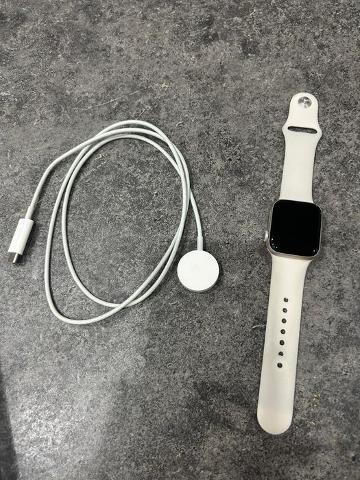 Продам Apple Watch SE 2 40мм