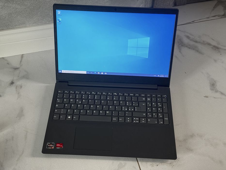 Laptop Lenovo V15-ADA cu procesor AMD Ryzen 5 3500U Turbo boost pana la 3.70 GHz 15.6" Full HD, 12GB ram, 512GB SSD Radeon Vega Graphics, Iron Grey