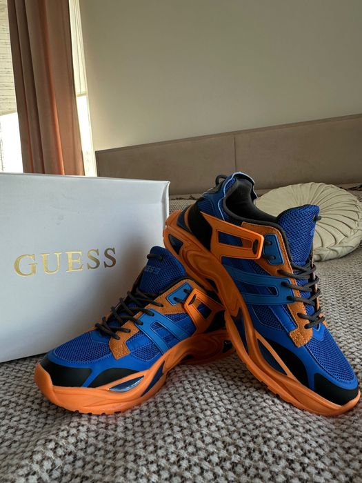 Обувки Guess.   .