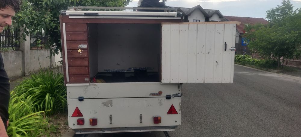 Remorci ușoare de vânzare