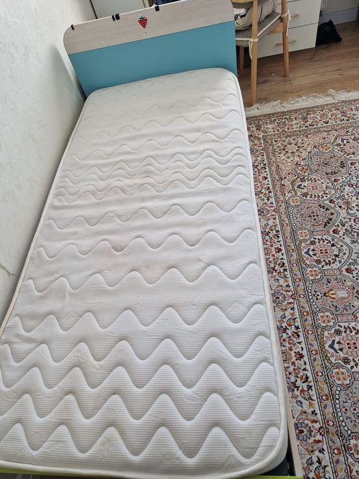 Продам двухярусный кровать CILEK