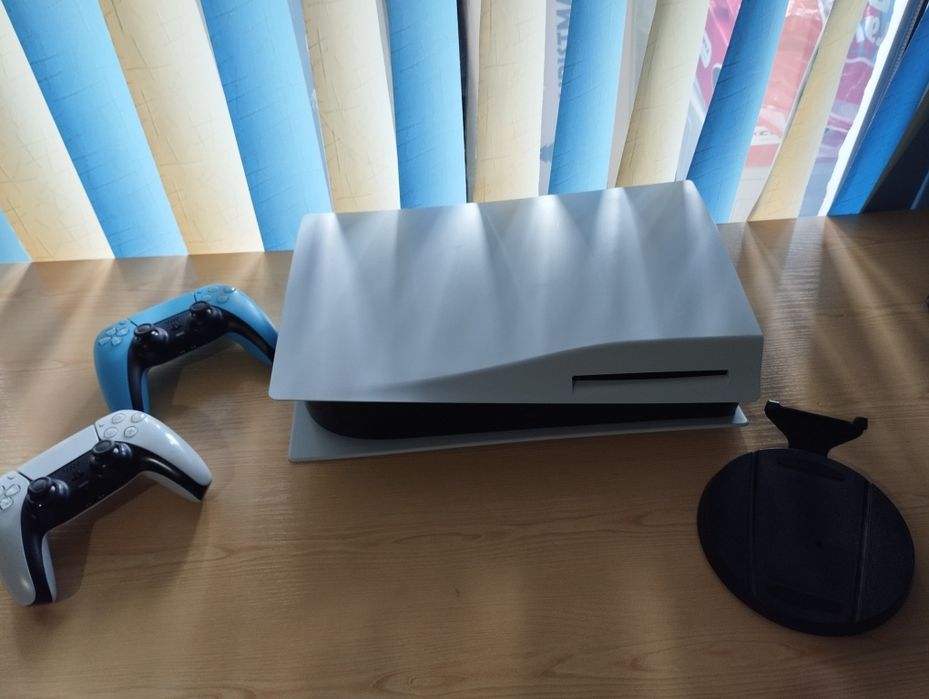 Playstation 5 Disk с игри и стойка