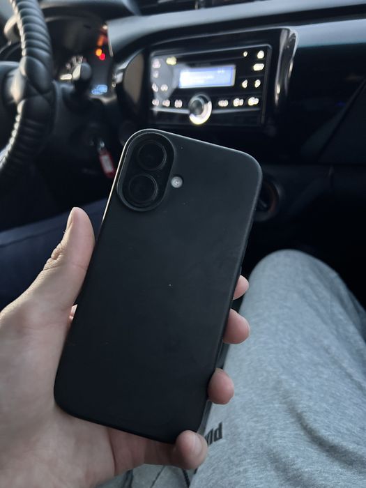 Продается iPhone 16 128 черный