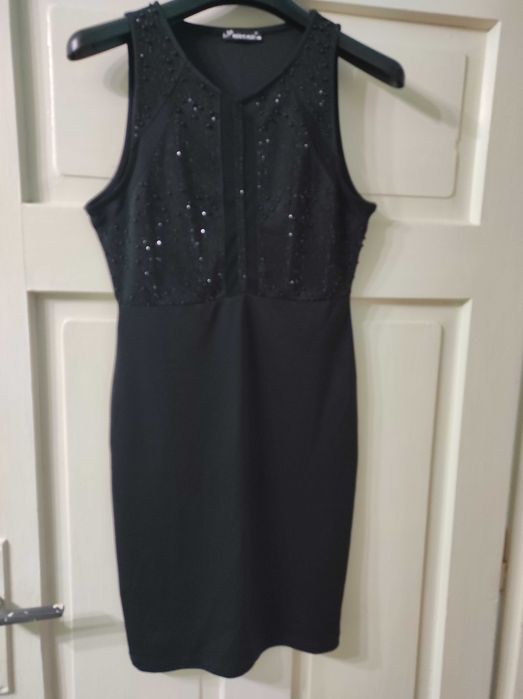 Лот от рокли различни размери